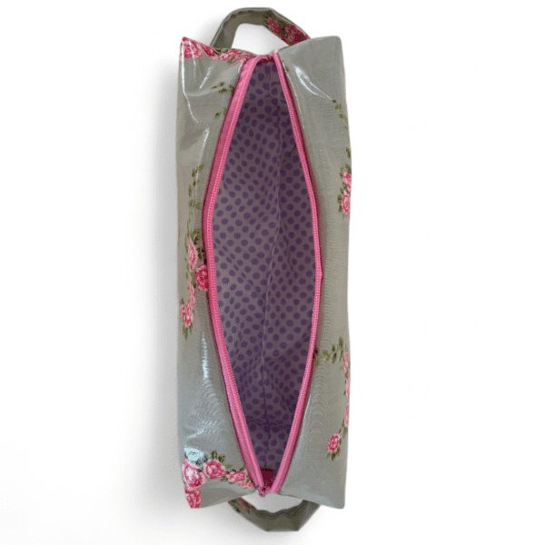 Trousse de toilette en vert sauge/rose faite à la main taille 24x8x8cm Vue du haut